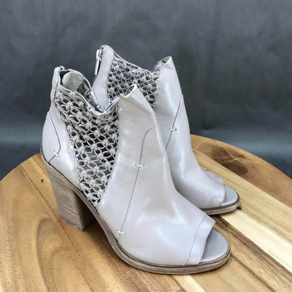 Vince Camuto Beige Perforated Peep Toe Bootie Womens Size 7 B